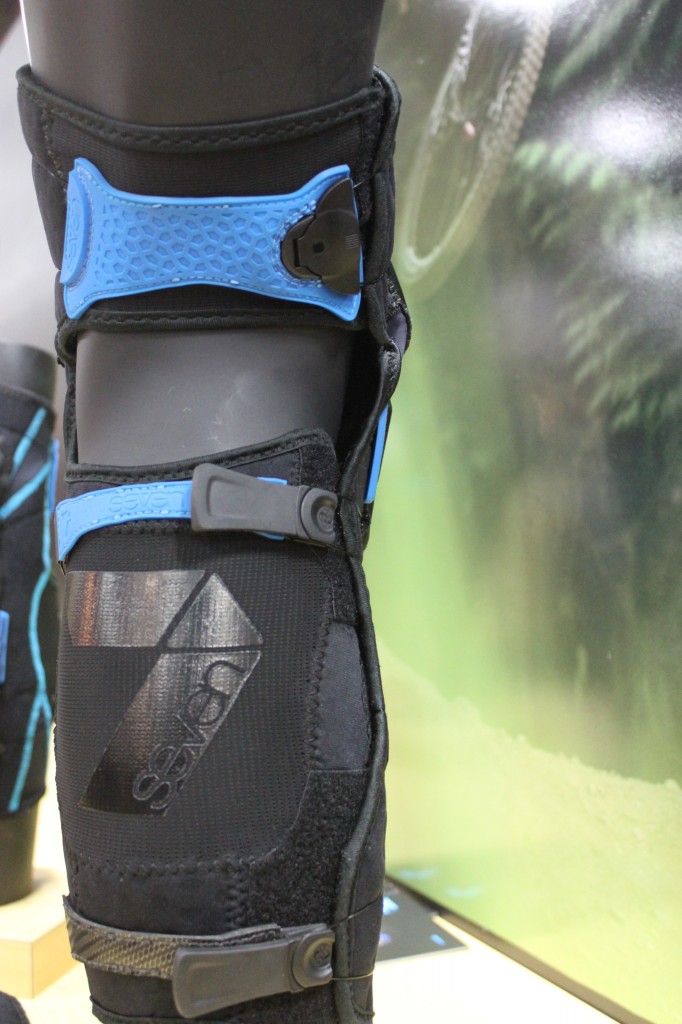 KNEE/SHIN PADS COME WITH THREE QUICK RELEASE STRAPS FOR EASY REMOVAL FROM THE LEGS. 