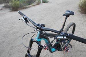 THE REIGN COCKPIT WITH WIDE BARS AND 40MM STEM