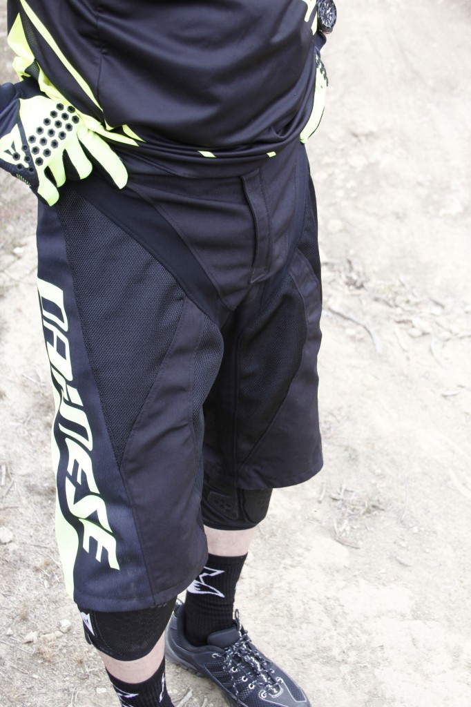 HUCKER SHORT WITH LARGE AIR FLOW FRONT PANELS