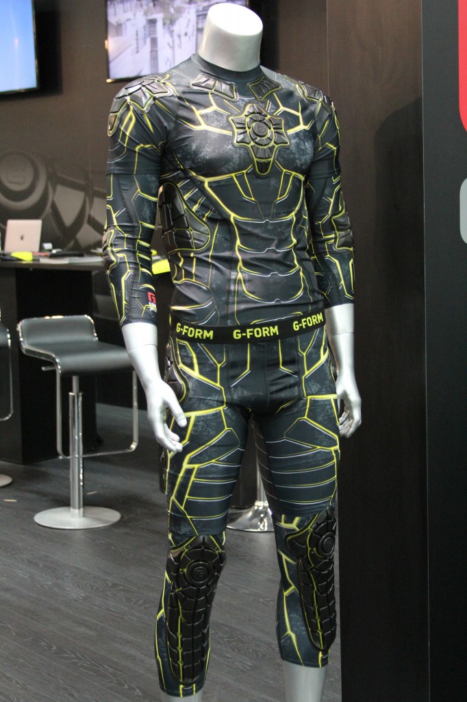 G-FORM full shirt and shorts with protection 