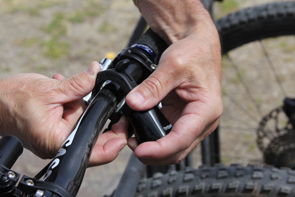 MOUNTING IS EASY, YOU DON'T HAVE TO REMOVE ANY GRIPS, OR CONTROL SYSTEMS ON THE BARS. PULL IT OPEN A TAD AND SLIP IT ON.