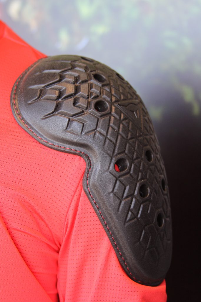 ALL THE IMPACT POINTS ARE COVERED WHERE NEEDED JUST LIKE THEIR BIG BROTHERS. SHOULDERS AND ELBOWS BOTH USE A DERIVATIVE OF DAINESE PRO ARMOR.
