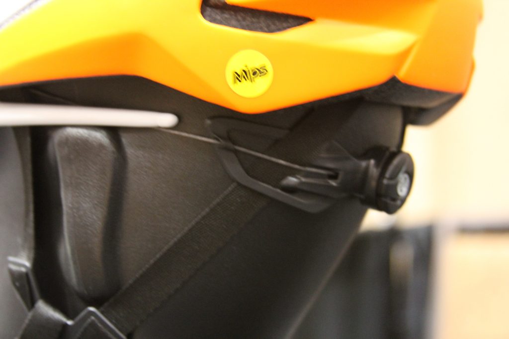 YOU CAN SEE THE BOA CORD SYSTEM HOW IT LIES ON THE SIDE OF YOUR HEAD. FROM WHAT I WAS TOLD THIS IS LESS PRESSURE AROUND THE SIDES OF YOUR HEAD GIVING A BETTER FEEL AND FIT. OAKLEY HAS MADE THE HELMETS TO FIT THEIR EYE-WEAR IN UNISON WITH THE HELMET.