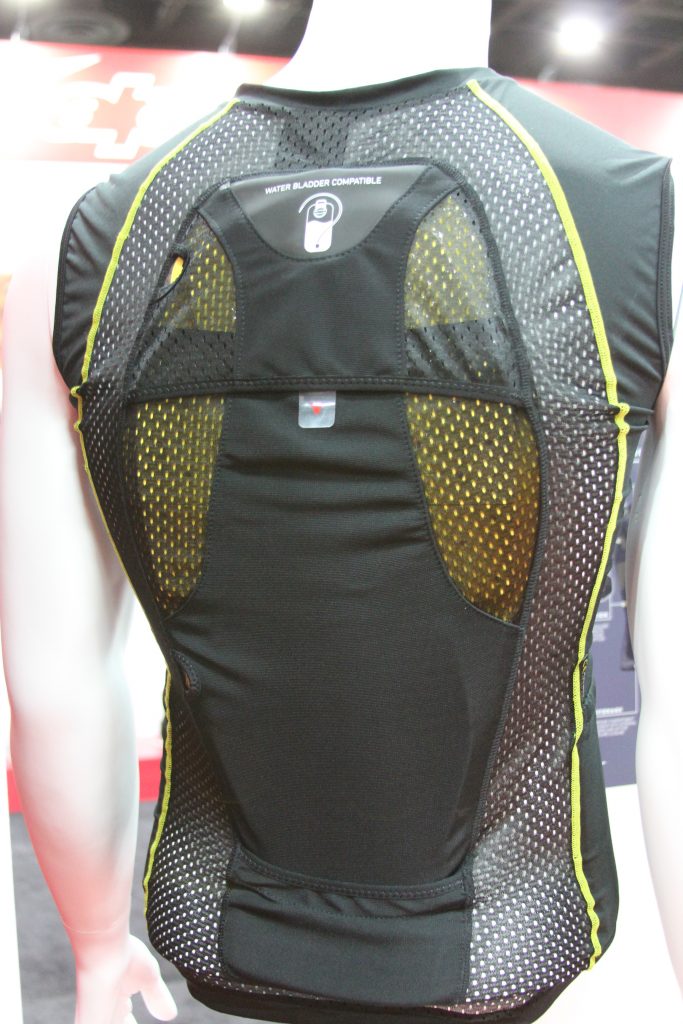 HOWEVER YOU CAN STILL PUT IN YOUR HYDRATION PACK OR INSERT THE BACK PROTECTION. THIS CAN BE DONE WITH ANY OF THE LIGHTWEIGHT ENDURO STYLE PROTECTION.